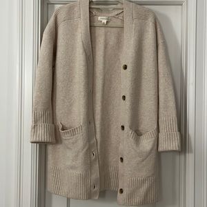 Treasure & Bond Cream cardigan with deep pockets in size small